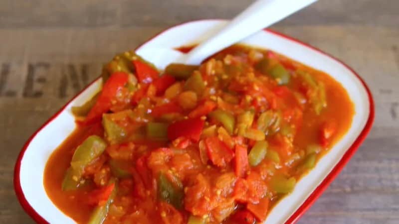 Ingrédients de la piperade : les secrets d'une recette réussie