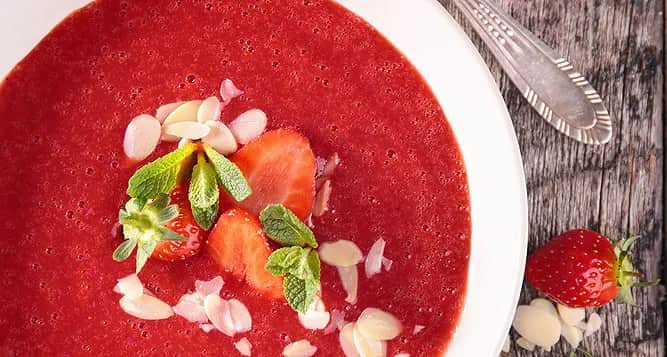 Recette de soupe fraise Thermomix : un dessert frais et savoureux